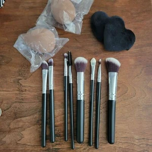 NEW Set of Make-Up brushes and blenders - Picture 1 of 4