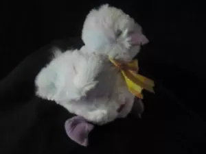 Nuevo sin etiquetas chirridos de animales de peluche púrpura y azul pollito primavera de Pascua 7" de alto - Imagen 1 de 2