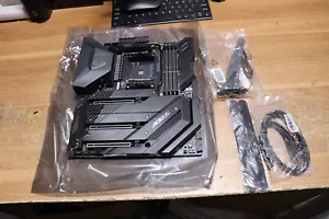 Gigabyte X570 AORUS XTREME AMD AM4 X570 DDR4 E-ATX Gaming Motherboard Rev 1.1 - Picture 1 of 10