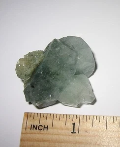 1.3" SMALL NATURAL ROUGH GREEN APOPHYLLITE CRYSTAL CLUSTER WITH HEULANDITE ~ 28g - Imagen 1 de 9