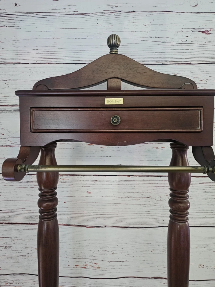 Terno masculino vintage Bombay Company e suporte para manobrista H46xW18xD15” - Imagem 1 de 4