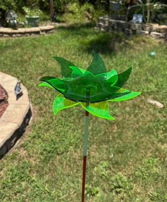 Acrylic Yard & Garden Decoration (Hand Crafted) Green & Green Flower w/48"Pole - Изображение 1 из 3
