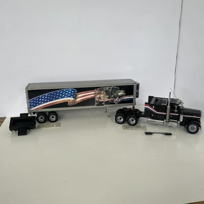 1/32 Franklin Mint Peterbilt Truck & Refrigerated Trailer Die-Cast Model 379 - Image 1 of 4