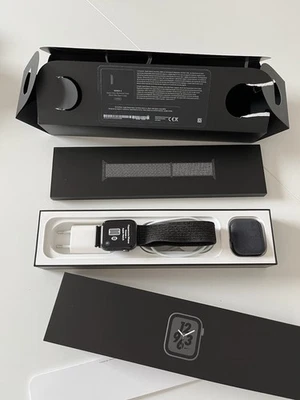 Apple Watch Series 4 Sport 44mm Nike Edition GPS, Spacegrau - Bild 1 von 4