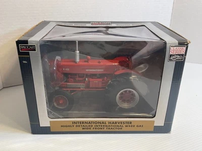Trator a gás SpecCast 1/16 - International Harvester W400 - Edição especial 2011 - Imagem 1 de 4