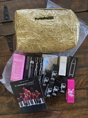 Bolsa de viaje de cosméticos MAC dorada bolsa de cosméticos llena muestras de tamaño de viaje Foto 1 de 4