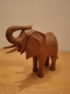 geschnitzte Holz Elefantenfigur, Höhe 14 cm, sehr guter Zustand (siehe Foto), be