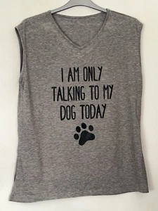 T-shirt grigia nuova senza etichette sto solo parlando con il mio cane taglia XL 16-18 - Foto 1 di 4