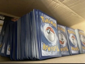 LOTTO CARTE POKÉMON X50 SET MISTI - PARI AL NUOVO - TUTTE DIVERSE - ITA - Foto 1 di 2