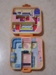 VINTAGE 1989 BLUEBIRD POLLY POCKET STADTHAUS - NUR KOFFER - KEINE PUPPEN ENTHALTEN - Bild 1 von 7