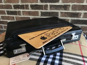 RARO BOLSO MALETÍN VINTAGE SEEGER AÑOS 70 CUERO FLEXIBLE MACBOOK PRO R$2498 - Imagen 1 de 12