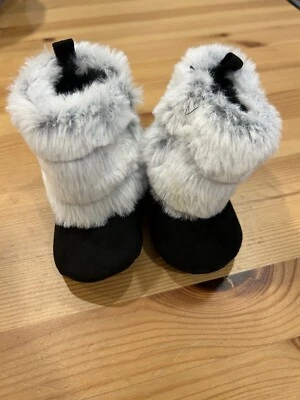 Stepping Stones Baby Girl Boots Size 6-9 Mo - Image 1 of 4