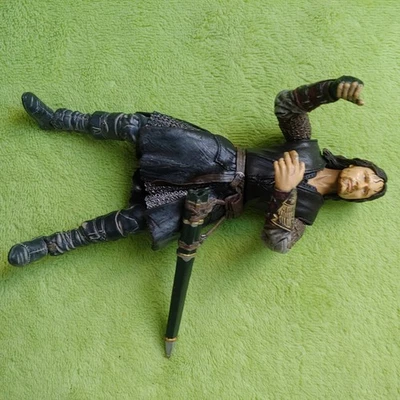 ARAGORN TOYBIZ ACTION FIGURE IL SIGNORE DEGLI ANELLI - Immagine 1 di 2