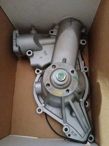 GMB Water Pump Fit 96-03 Ford 7.3 Powerstroke Turbo Diesel - Picture 1 of 3
