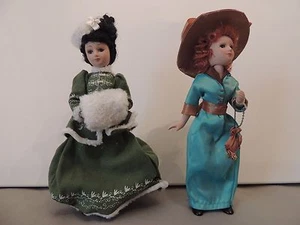 2 Collectible Porcelain small Dolls 20cm with nice dresses - Picture 1 of 12