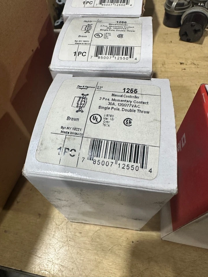 (1) Pass & Seymour 1255 30A 3 Position SPDT Momentary Toggle Switch 2HP  L44 - Image 1 of 1