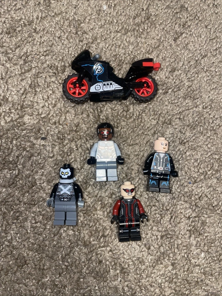 Lote de minifiguras Lego Marvel Super Heroes - Halcón, Viuda Negra y Huesos Cruzados 76050 Foto 1 de 3