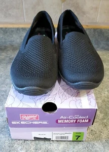 SKECHERS RELAXED FIT Sz 7 REGGAE FEST ENJOY SLIP ON MEMORY FOAM  BLACK - Picture 1 of 6