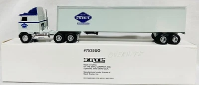 Overnite Transportation Mack semi por Ertl escala 1/64 Foto 1 de 4