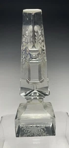 Antiker geschliffener Kristall Obelisk mit Blumen und Urne - Bild 1 von 7