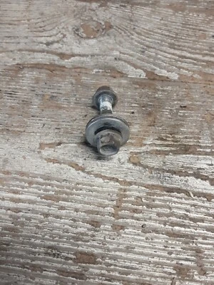 Болт крепления заднего выпускного коллектора 2004 04 04-06 Yamaha YZF-R1 YZFR1 - Изображение 1 из 4