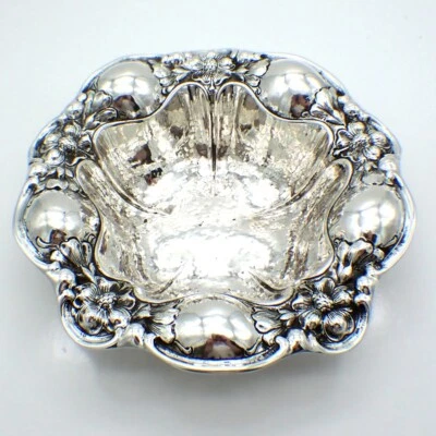 Cuenco para servir floral acabado martillado Gorham plata de ley 1907 sin mono Foto 1 de 4