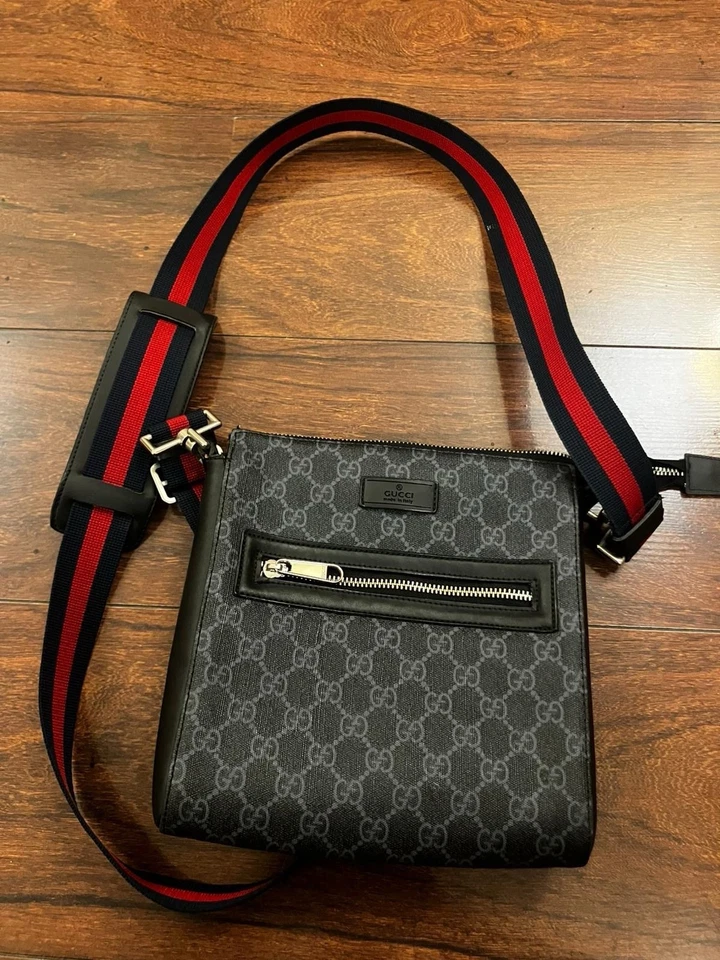 Borsello uomo  Gucci nero buone condizion cm 30 x cm 27 x cm 4 - Immagine 1 di 4