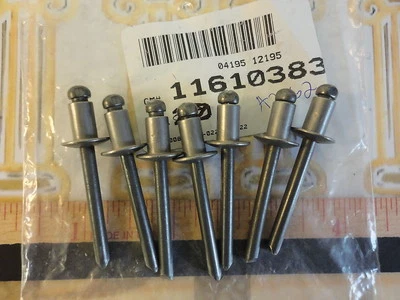 Chevrolet Silverado GMC Sierra 7 2007-2013 parachoques trasero media tapa remaches nuevo OEM Foto 1 de 3