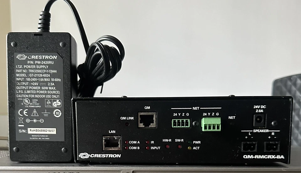 Controlador de medios de sala CRESTRON QM-RMCRX-BA procesador receptor de medios rápidos Foto 1 de 4