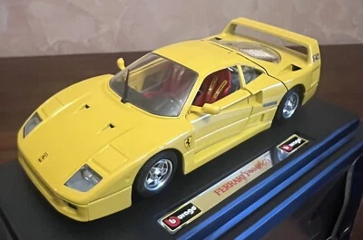 Bburago Burago 1:24 FERRARI F40 1987 GIALLA in Metallo MIB - Immagine 1 di 4