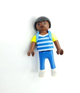 Figura de Playmobil niño afroamericano Geobra 1995 maleta de turista mochila - Imagen 1 de 4