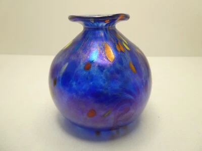 TINA COOPER STUDIO ART GLASS AUSTRALIAN VINTAGE IRRADESCENT GLASS VASE SIGNED - image 1 of 4