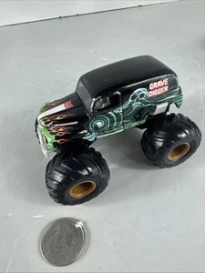 Spin Master Monster Jam Grave Digger Truck Retro Edition 1986 Design Diecast - Picture 1 of 4