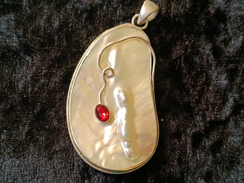 Großer Perlmutt Anhänger mit Blisterperle und Granat 925er Silber gefasst - Bild 1 von 4