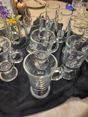 Juego de 9 tazas de café irlandesas vintage pesadas de vidrio Libbey transparente con pedestal de 6" de alto Foto 1 de 4