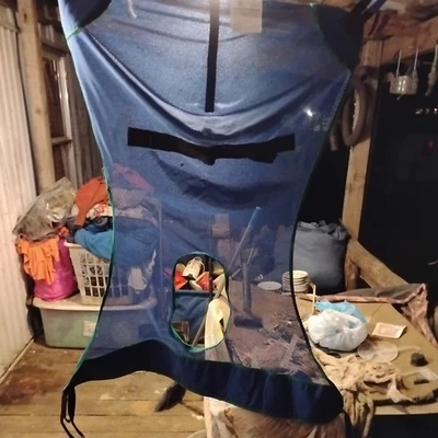 Eslinga de cuerpo completo Invacare con abertura de cómoda para levantamientos de pacientes malla de poliéster R115 Foto 1 de 4