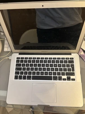 Apple MacBook Air 13.3  Laptop MD760B/A (2013) with Packaging.Perfect condition  - Image 1 of 4