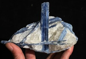 Hermosa muestra mineral en racimo de cianita azul natural de 570 g - Imagen 1 de 6
