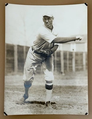 ANTIQUE BASEBALL - 1921 SOUTHWESTERN LEAGUE WILBUR RAY STUDIO ON FIELD PHOTO - Image 1 of 2