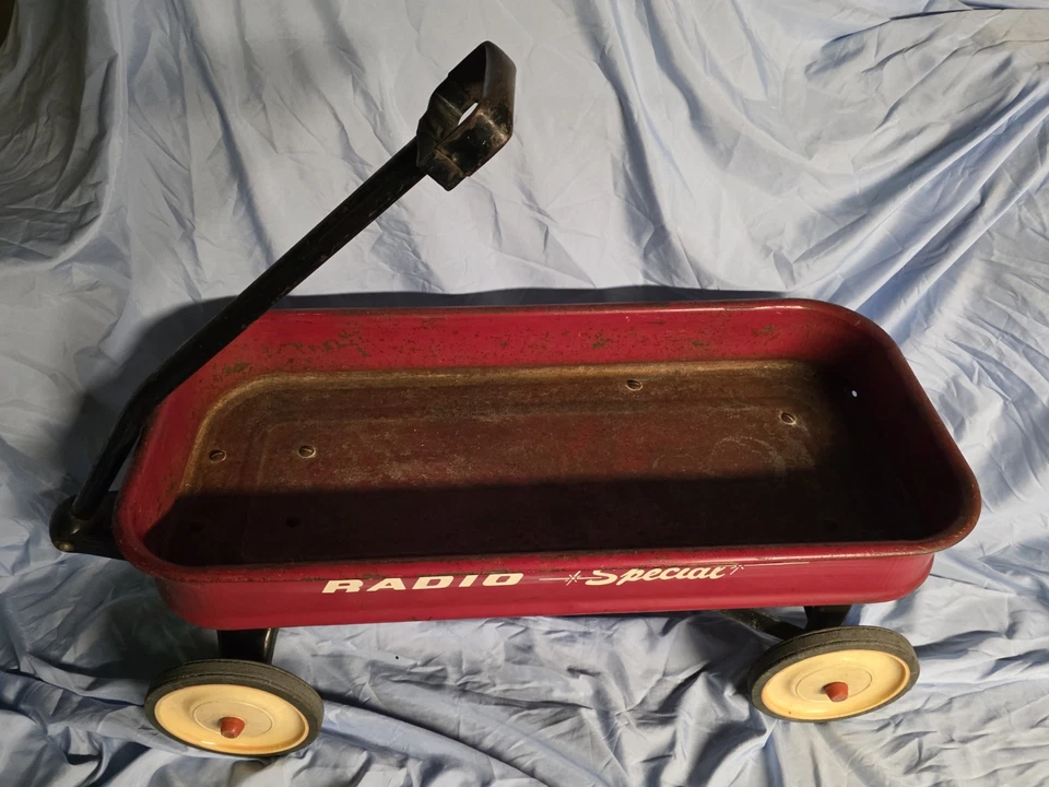 Radio Especial (Carro Rojo) Vintage Años 70 - Radio Modelo 9 Foto 1 de 4