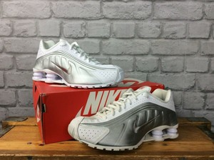 nike shox r4 black