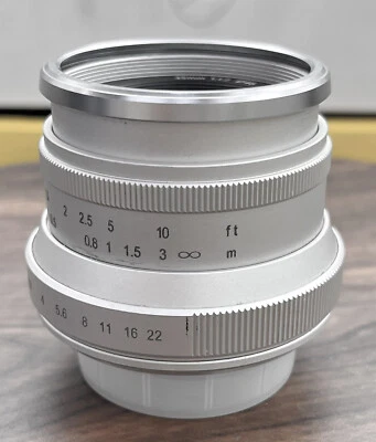 Lente de gran apertura 7artisans 35 mm F1.2 plateada para cámara Fujifilm FX X con montaje Foto 1 de 4