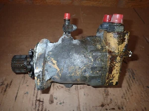 New Holland LS140 RH Drive Motor 86527270 L465, LX485, LX465, SL40B, L140, L150, - Picture 1 of 6