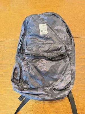 Autêntica Mochila de Nylon Dobrável Sandro Paris Cinza Camuflagem Nova Sem Etiquetas - Imagem 1 de 4