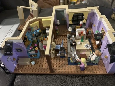 LEGO Friends Apartments (10292) & Central Perk (21319) 100% complete (no books) - Image 1 of 3