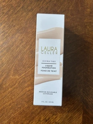 Base líquida Laura Geller Double Take cobertura média construível / porcelana - Imagem 1 de 4