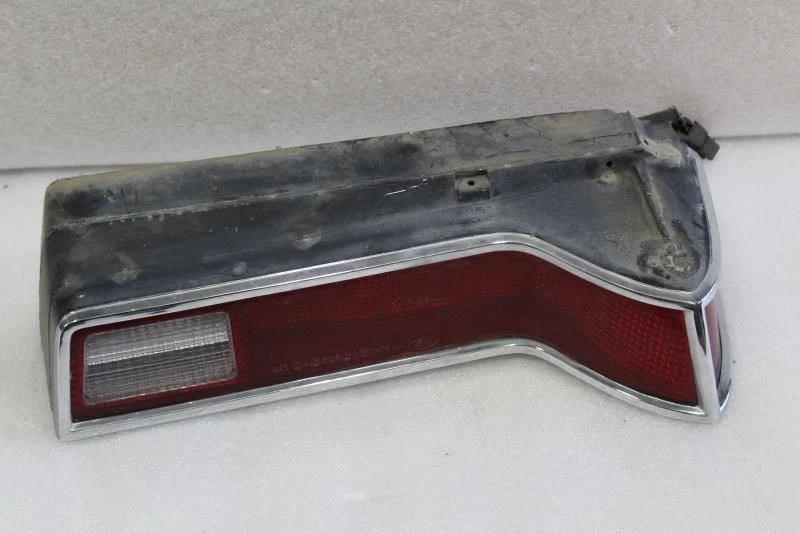 1976 LINCOLN CONTINENTAL MARK IV RIGHT PASSENGER SIDE REAR TAIL LIGHT LAMP - Image 1 of 4