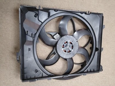 Conjunto de ventilador de refrigeração do motor BMW - BMW 17117590699 AJUSTE ORIGINAL ABAIXO - Imagem 1 de 4