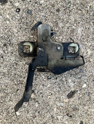 Conjunto de pestillo de bloqueo de capó Bronco 1992-1996 Ford F150 F250 F350, usado OEM Foto 1 de 2