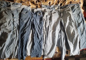 10 pares de pantalones de mezclilla para hombre Wrangler BasicEd 33x30" usados antiguos para chatarra o reutilización - Imagen 1 de 4